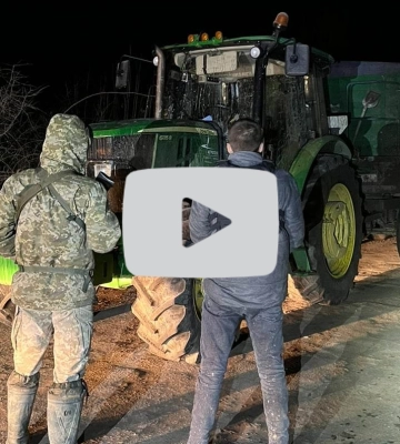 На Закарпатті затримали контрабандистів на тракторі та «розвідників» у кукурудзі