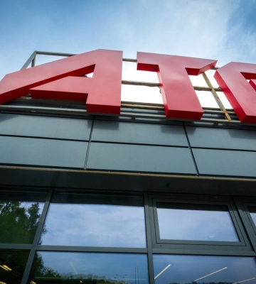 В Днепре россияне атаковали склады АТБ с продуктами, – мэр