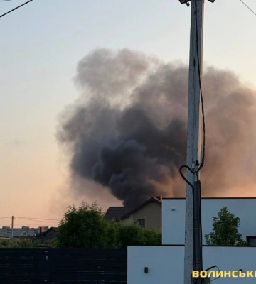 У Луцьку чули звуки вибухів, зафіксовано масштабну пожежу