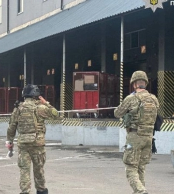 У Києві на поштовому терміналі вибухнула посилка, є загиблий і поранені