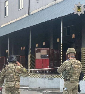 В Киеве на почтовом терминале произошел взрыв, есть погибший и травимрованные