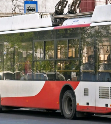 На прохання людей у Луцьку скоригували розклад руху тролейбуса №2