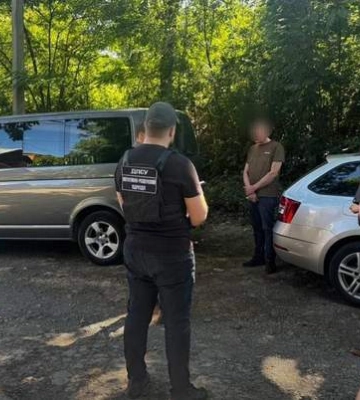 До кордону "під ключ" всього за 15 тисяч доларів: як на Закарпатті переправляють до Словаччини