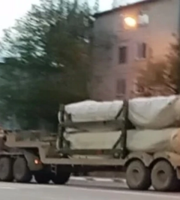 Фотодоказ: окупанти везуть ракети для С-300 та С-400 прямо через центр Керчі