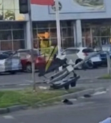 У Черкасах тролейбус пошкодив світлофор
