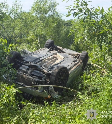 На Львівщині внаслідок карколомної ДТП на трасі потрапив до лікарні водій легковика