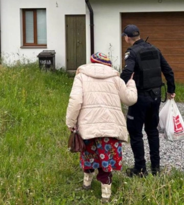 У Рівному патрульні допомогли двом літнім людям повернутися додому