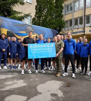 Збірна України з футболу відвідала поранених військовослужбовців