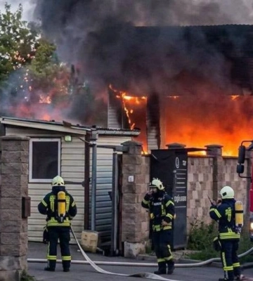 У Рівному рятувальники ліквідували пожежу в гаражі на вулиці Київській