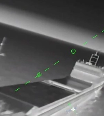 Уночі СБС уразили 5 вантажних суден у портах Маріуполя, Бердянська та у прибережних водах ТОТ. ВIДЕО