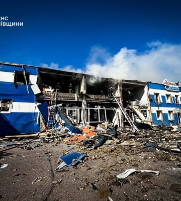росія атакувала харчове підприємство на Київщині: є загиблі та поранені