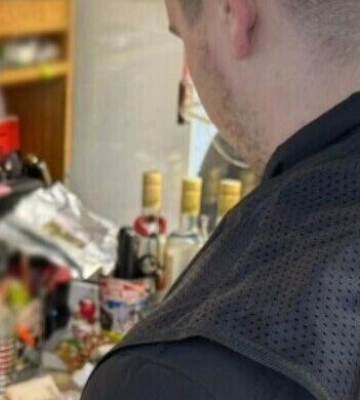 В Одесі бариста судитимуть за збут наркотиків і психотропів: що знайшли під час обшуків