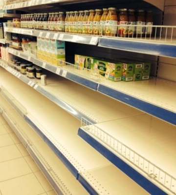 В Мелитополе паника из-за дефицита продуктов: люди массово скупают сахар, муку и лекарства