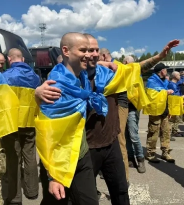 В рамках взаимного освобождения пленными Украина вернула домой 185 защитников