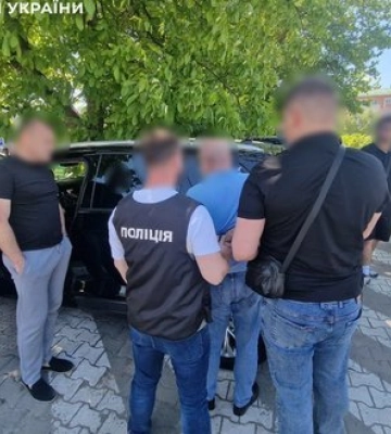$6 000 за службу в тилу та зняття з обліку: у Чернівцях затримали "бригадного генерала"-самозванця. ФОТОрепортаж
