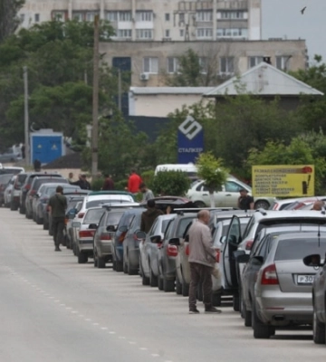Паливна криза в окупованому Криму: дефіцит пального зростає через атаки українських дронів (фотогалерея)