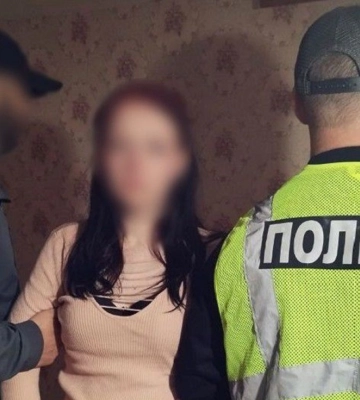 Подсыпала наркотик и убежала: в Житомире 17-летнюю девушку подозревают в убийстве военного