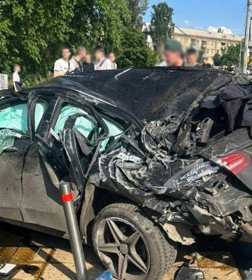 У Києві автомобіль на швидкості влетів у пішохідну зону, є загиблі