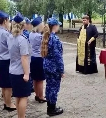 Діючий ієрей Запорізької єпархії УПЦ освятив катівню окупантів у Бердянську. ФОТО