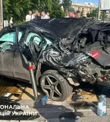 ДТП у Києві: з'явилося відео моменту, як авто на швидкості влітає у підземний перехід з людьми