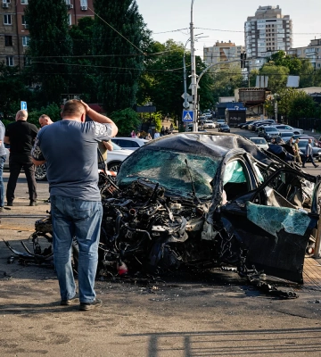В Киеве Mercedes на скорости влетел в подземный переход: четверо погибших