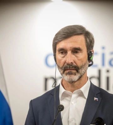 Глава МИД Словакии в Украине передал гуманитарную помощь в виде медицинского оборудования