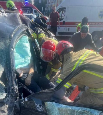 У Києві Mercedes влетів у підземний перехід — четверо загиблих