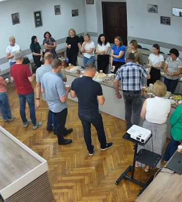 У Кам’янка-Бузькій міськраді не вимкнули YouTube-стрім і несподівано показали застілля працівників (відео)