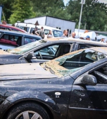 8 постраждалих і 37 авто: росія вдарила шахедом по підприємству в Чернігові