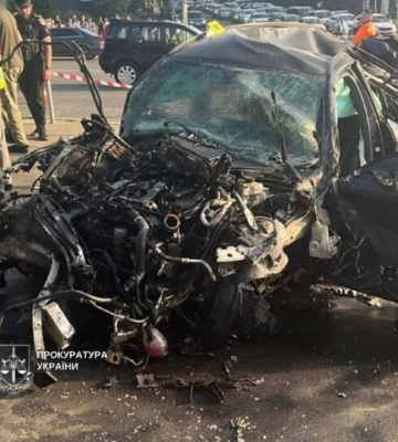 4 загиблих, серед них дитина: авто на шаленій швидкості влетіло в підземний перехід у Києві