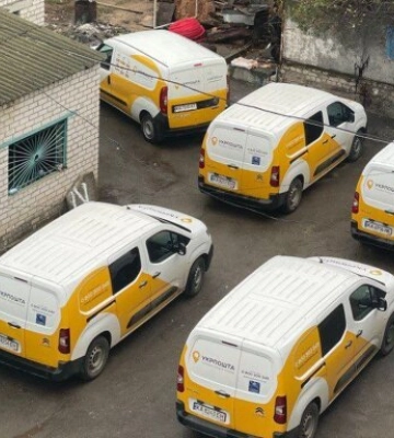 Дві атаки за день: росія вдарила по пересувних відділеннях Укрпошти під час виплати пенсій