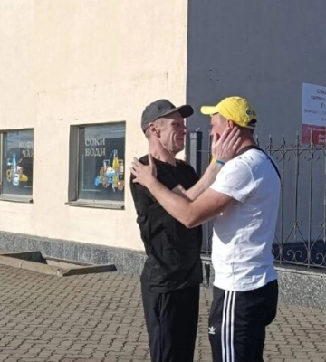 Майже 3 роки полону: залізничник Євген Ребров повернувся додому й обійняв сина