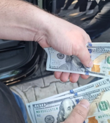 У Чернівцях псевдогенерал за $6000 "знімав" із військового обліку
