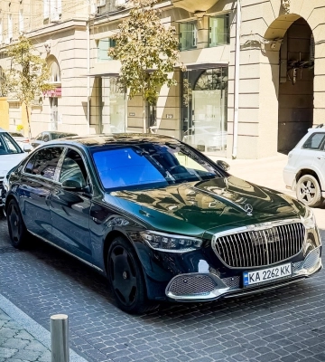 Один из 50: в Киеве заметили лимитированный роскошный Maybach V12 за 20 миллионов 
