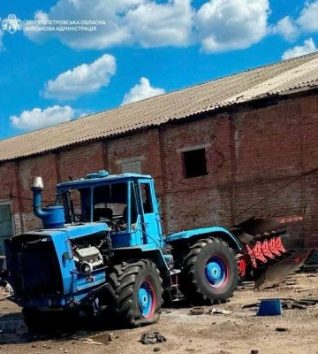 россияне атаковали Днепровский район - повреждено агропредприятие