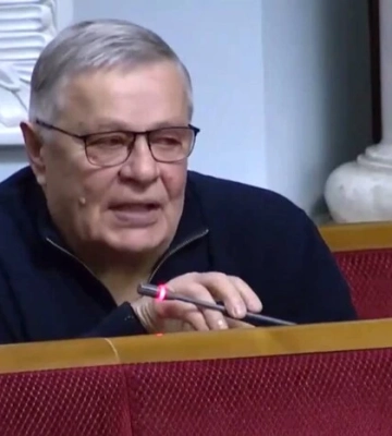 192 тис. грн в місяць – мало? Одіозний нардеп вимагає, аби Пенсійний фонд помножив пенсію на два