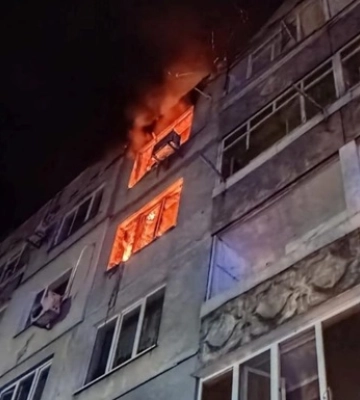 РФ вдарила по Павлограду: горить багатоповерхівка