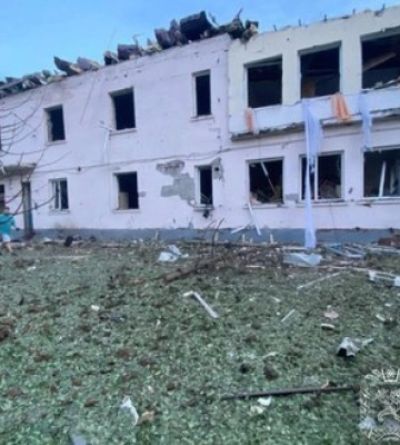 Оккупанты нанесли удар по Чугуеву: среди пострадавших ребенок, повреждены дома и учебное заведение. ФОТОРЕПОРТАЖ