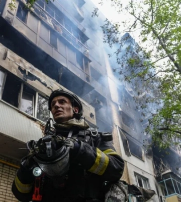 У Херсоні внаслідок російських атак 2 людей загинули та 9 постраждали