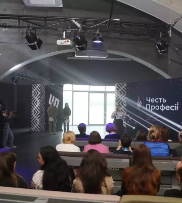 «Ця нагорода має цінність тоді, коли її присуджують колеги». Як відбулося вручення премії «Честь професії 2026»