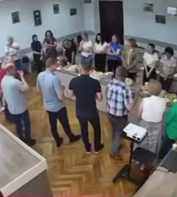 На Львовщине депутаты забыли выключить трансляцию: их празднование попало в сеть (видео)