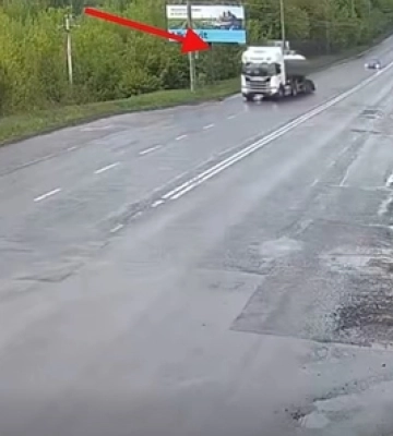 У Луцьку на Львівській – ДТП: легковик врізався у вантажіку (відео)