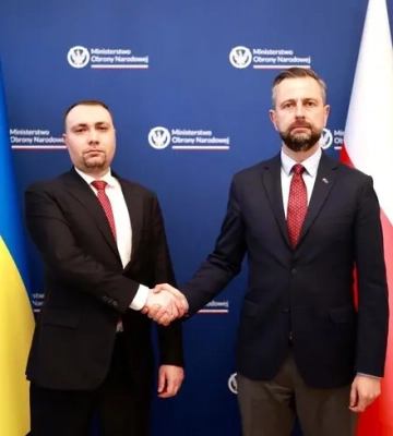 «Пам'ять про жертв Волині не підлягає переговорам»: міністр оборони Польщі після зустрічі з Будановим у Варшаві