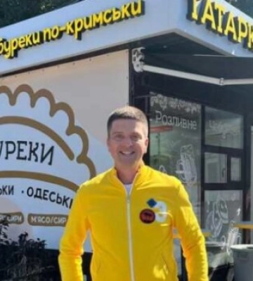 Погрожував депортацією через критику меню: скандал навколо власника «Татарки»