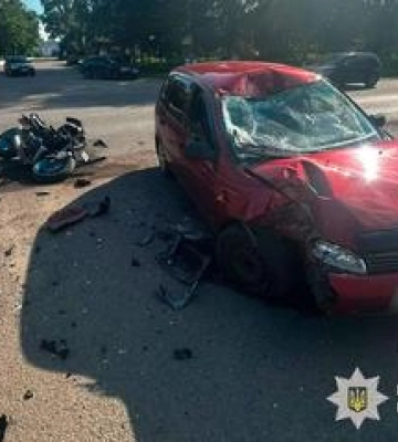 На Полтавщині зіткнулися ВАЗ і мотоцикл: 17-річного хлопця госпіталізували