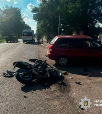 На Полтавщині зіткнулися ВАЗ і мотоцикл: 17-річного хлопця госпіталізували