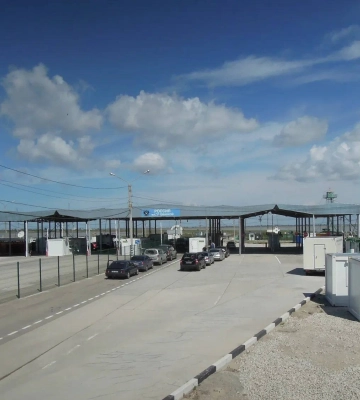 Чонгарський міст з діркою: росіяни бідкаються на удар по артерії, яка з'єднує Херсонщину й Крим