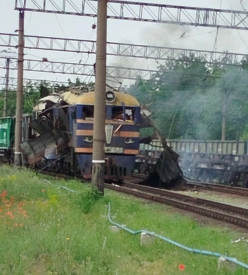 У Запоріжжі ворожий дрон влучив в електровоз Укрзалізниці