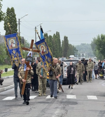 У Дубровиці попрощалися із полеглим воїном (ФОТО)