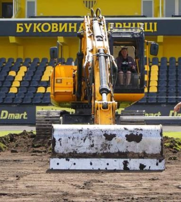 Буковина готує стадіон у Чернівцях до матчів УПЛ – тренер сказав, де клуб проведе перші тури